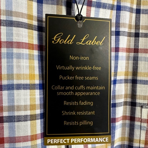 A Roundtree and Yorke Gold label, noniron button down shirt - Picture 5 of 8